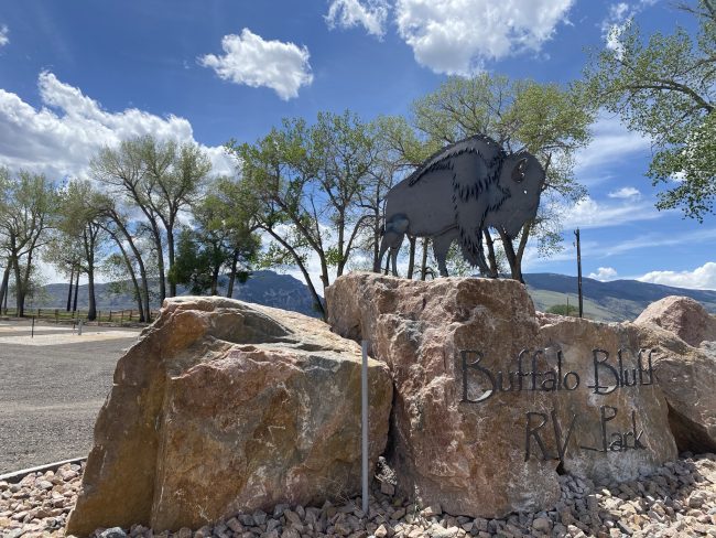 entrance sign at buffalo bluff rv park in cody wy entrance sign at buffalo bluff rv park