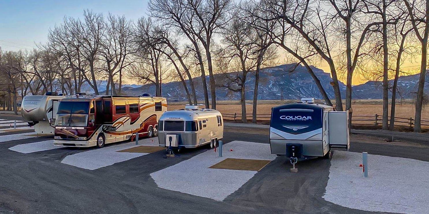 sites with mountain backdrop at buffalo bluff rv park in cody wy